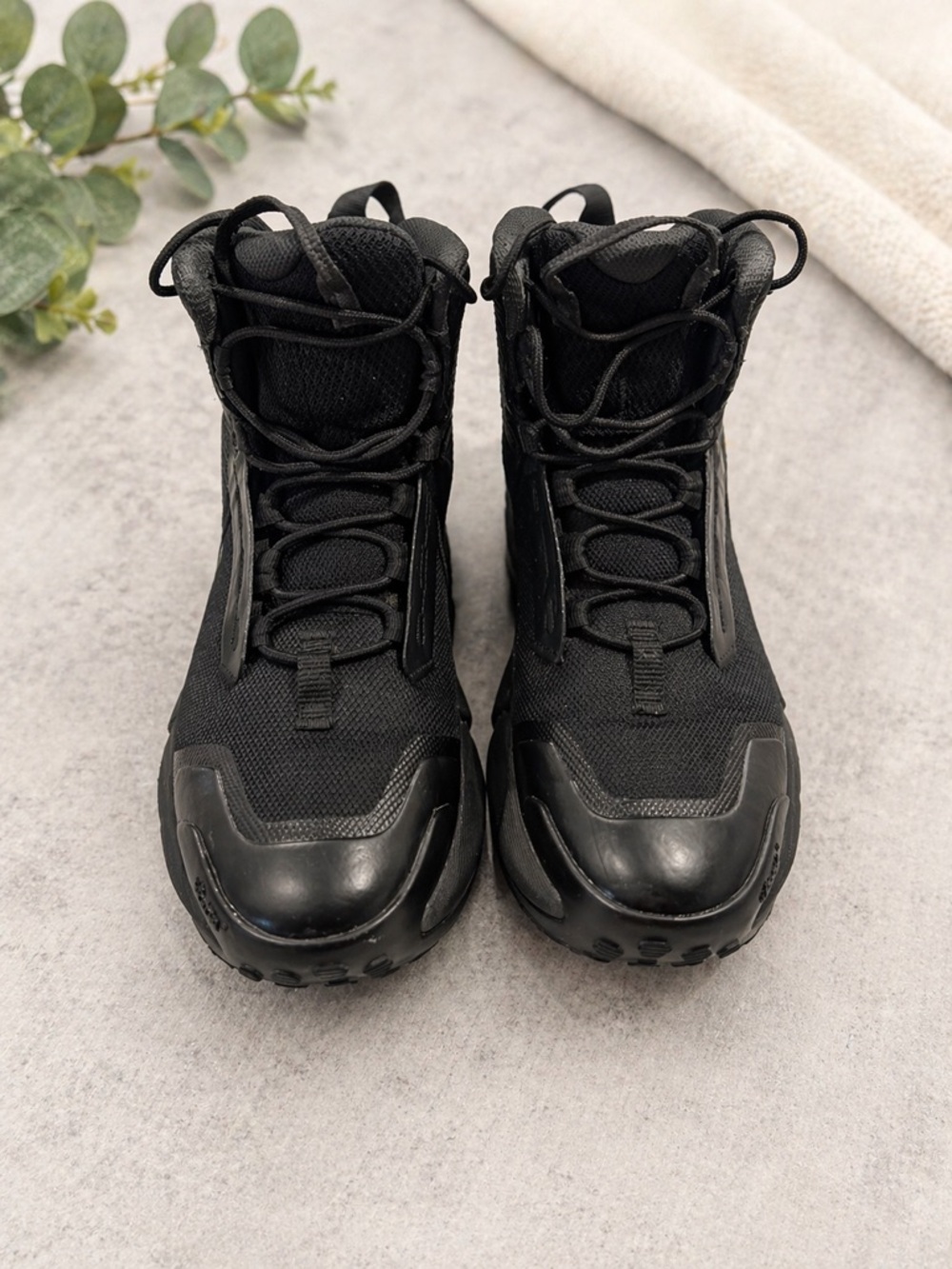 Under Armour Black Mesh Lace-Up Work Sneaker